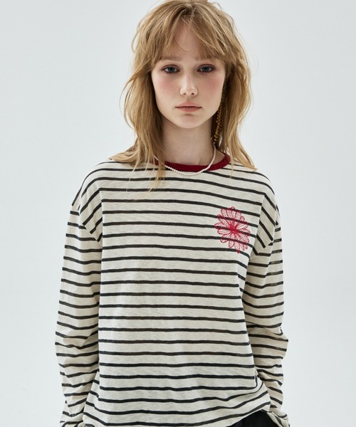 Mardi Mercredi(マルディメクルディ)の「SLUB COTTON TSHIRT LONG SLEEVE STRIPE FLOWER / スラブ コットン Tシャツ ロング スリーブ ストライプ フラワー(Tシャツ/カットソー・レディース・チャコールグレー/ネイビー・FREE)」の2枚目の写真