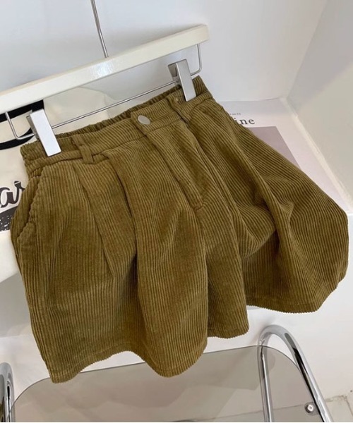 &soiree(アンドソワレ)の「コーデュロイショートパンツ(その他パンツ・レディース・グリーン/ブラック/ブラウン/オリーブ/アイボリー・MEDIUM/LARGE/X-LARGE/SMALL)」の5枚目の写真