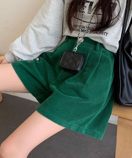 &soiree(アンドソワレ)の「コーデュロイショートパンツ(その他パンツ・レディース・グリーン/ブラック/ブラウン/オリーブ/アイボリー・MEDIUM/LARGE/X-LARGE/SMALL)」の1枚目の写真