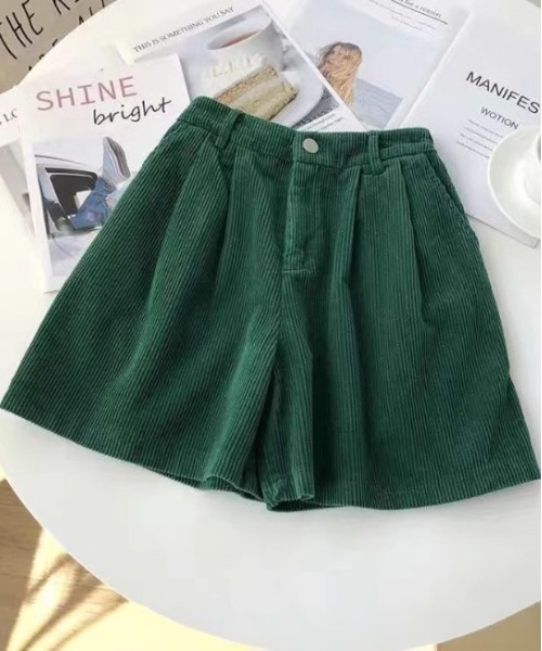 &soiree(アンドソワレ)の「コーデュロイショートパンツ(その他パンツ・レディース・グリーン/ブラック/ブラウン/オリーブ/アイボリー・MEDIUM/LARGE/X-LARGE/SMALL)」の6枚目の写真