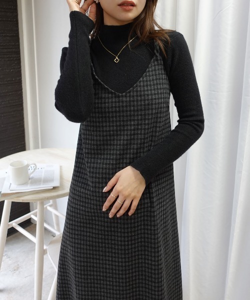 CORNERS(コーナーズ)の「起毛チェックキャミワンピース(ワンピース・レディース・グレー/ベージュ/ブラック・M)」の1枚目の写真