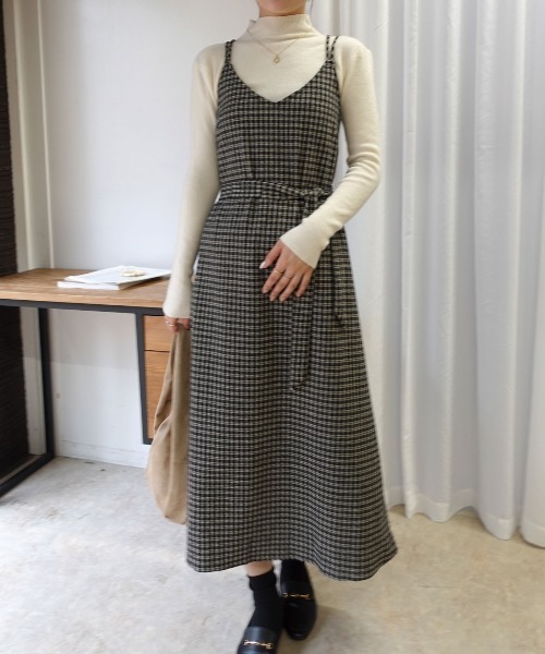 CORNERS(コーナーズ)の「起毛チェックキャミワンピース(ワンピース・レディース・グレー/ベージュ/ブラック・M)」の4枚目の写真