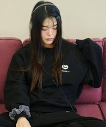 MIHEV（ミヘブ）の「[ユニセックス] スティッチクラシックロゴスウェットシャツ ブラック（スウェット）」