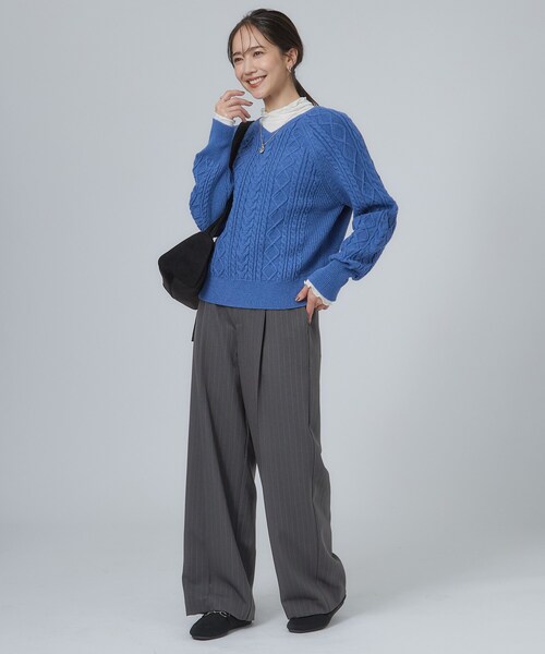 SHOO・LA・RUE(シューラルー)の「カシミアタッチ吸湿発熱ハイネックインナー(Tシャツ/カットソー・レディース・ブラック/サックスブルー/ホワイト/ナチュラル/ブラック系2/ダークグレー/ダークブラウン・02/01/04/03)」の10枚目の写真