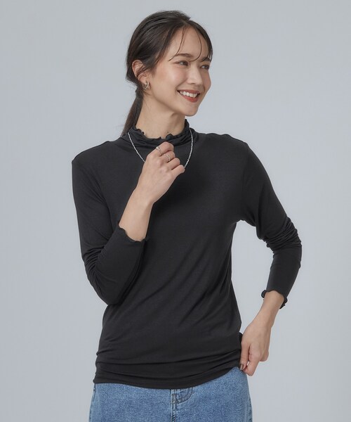 SHOO・LA・RUE(シューラルー)の「カシミアタッチ吸湿発熱ハイネックインナー(Tシャツ/カットソー・レディース・ブラック/サックスブルー/ホワイト/ナチュラル/ブラック系2/ダークグレー/ダークブラウン・02/01/04/03)」の16枚目の写真