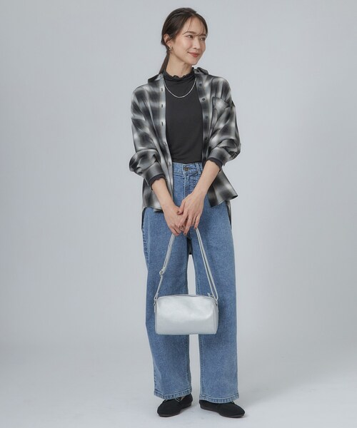 SHOO・LA・RUE(シューラルー)の「カシミアタッチ吸湿発熱ハイネックインナー(Tシャツ/カットソー・レディース・ブラック/サックスブルー/ホワイト/ナチュラル/ブラック系2/ダークグレー/ダークブラウン・02/01/04/03)」の18枚目の写真