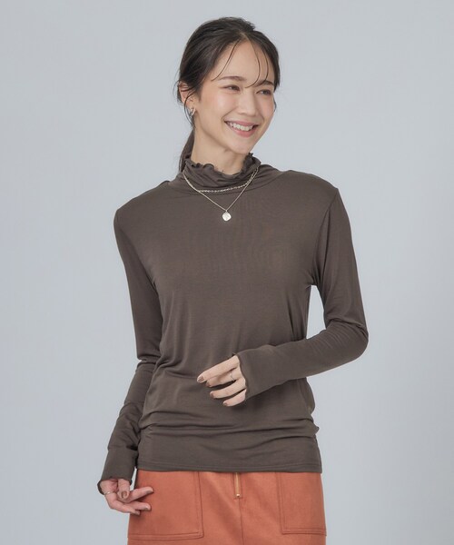 SHOO・LA・RUE(シューラルー)の「カシミアタッチ吸湿発熱ハイネックインナー(Tシャツ/カットソー・レディース・ブラック/サックスブルー/ホワイト/ナチュラル/ブラック系2/ダークグレー/ダークブラウン・02/01/04/03)」の20枚目の写真