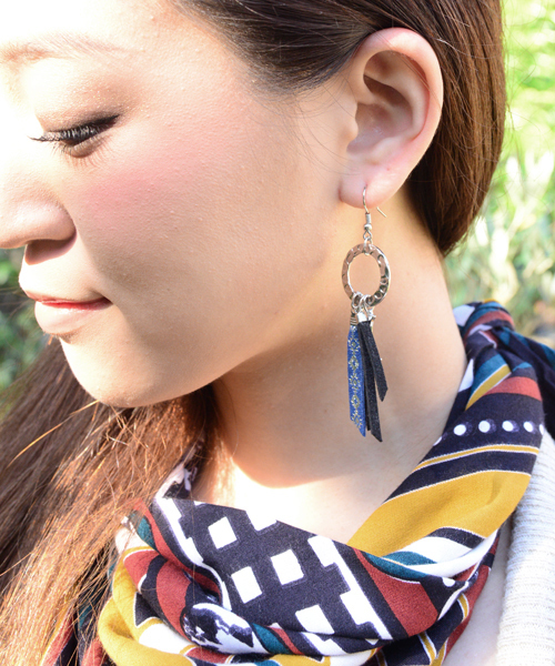 チャイハネ(チャイハネ)の「【チャイハネ】クレセントムーンフリンジピアス(ピアス(両耳用)・レディース・ブラック/マルチ/ブラウン・FREE)」の1枚目の写真