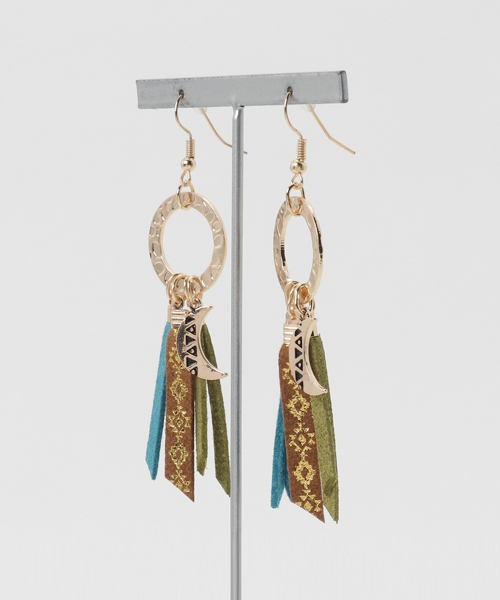 チャイハネ(チャイハネ)の「【チャイハネ】クレセントムーンフリンジピアス(ピアス(両耳用)・レディース・ブラック/マルチ/ブラウン・FREE)」の4枚目の写真