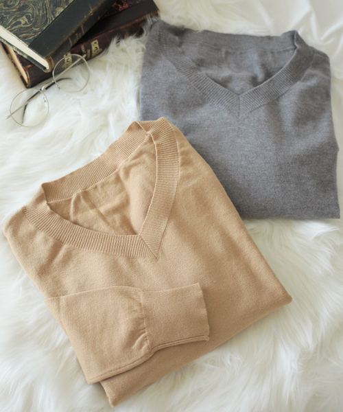 titivate（ティティベイト）の「ｶｼﾐﾔﾀｯﾁｼﾝﾌﾟﾙVﾈｯｸﾆｯﾄﾌﾟﾙｵｰﾊﾞｰ（ニット/セーター・レディース・レッド/ベージュ/杢グレー/ネイビー/ホワイト/ブラック/ブラウン・L/M/S）」の5枚目の写真