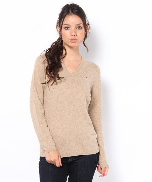 TOMMY HILFIGER（トミーヒルフィガー）の「FILLY V-NK SWEATER（ニット/セーター・レディース・ホワイト/グレー/ブラウン/ベージュ/グリーン/ネイビー/マスタード/レッド・SMALL/MEDIUM）」の4枚目の写真