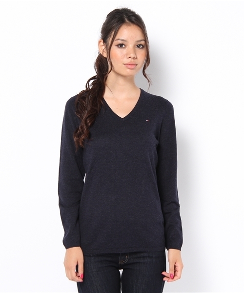 TOMMY HILFIGER（トミーヒルフィガー）の「FILLY V-NK SWEATER（ニット/セーター・レディース・ホワイト/グレー/ブラウン/ベージュ/グリーン/ネイビー/マスタード/レッド・SMALL/MEDIUM）」の6枚目の写真