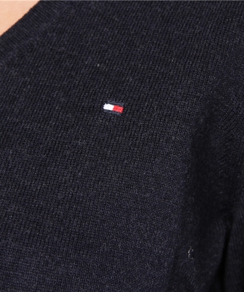 TOMMY HILFIGER（トミーヒルフィガー）の「FILLY V-NK SWEATER（ニット/セーター・レディース・ホワイト/グレー/ブラウン/ベージュ/グリーン/ネイビー/マスタード/レッド・SMALL/MEDIUM）」の11枚目の写真