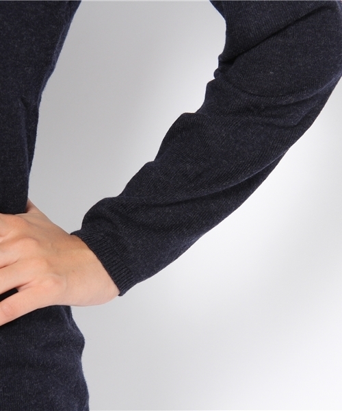 TOMMY HILFIGER（トミーヒルフィガー）の「FILLY V-NK SWEATER（ニット/セーター・レディース・ホワイト/グレー/ブラウン/ベージュ/グリーン/ネイビー/マスタード/レッド・SMALL/MEDIUM）」の12枚目の写真