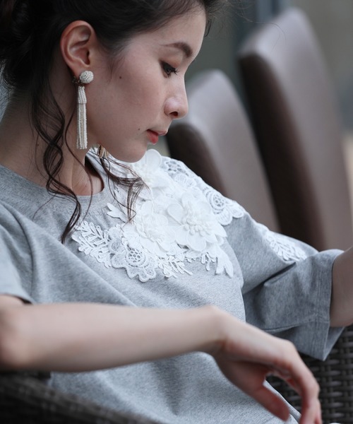 cawaii(カワイイ)の「可憐な白花レーストップス(Tシャツ/カットソー・レディース・グレー/ブラック・M/XL)」の7枚目の写真