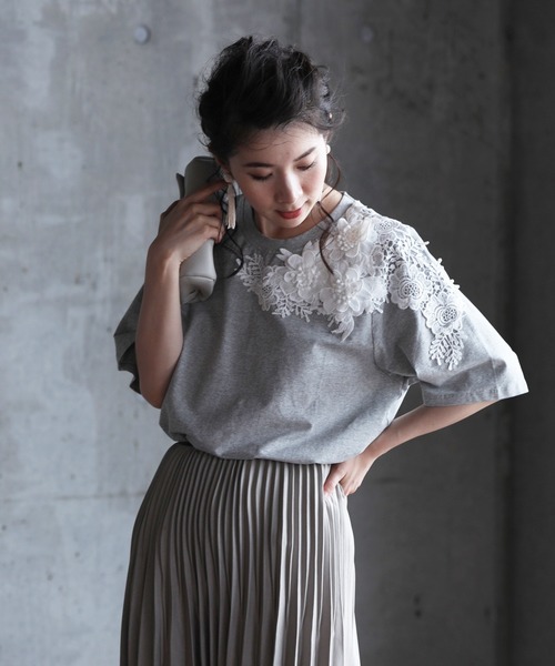 cawaii(カワイイ)の「可憐な白花レーストップス(Tシャツ/カットソー・レディース・グレー/ブラック・M/XL)」の3枚目の写真