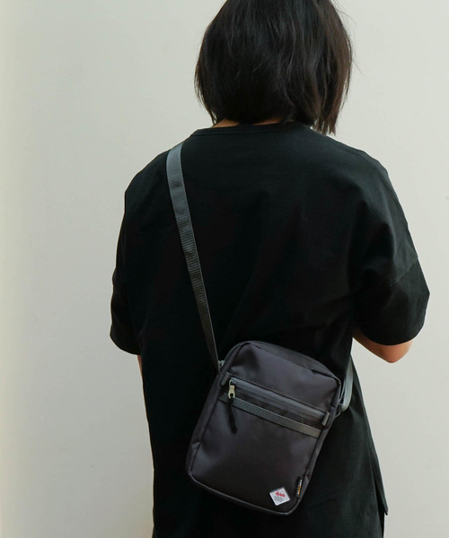 Relate（リレート）の「Relate/CORDURA Pallet/縦型ｼｮﾙﾀﾞｰ（ショルダーバッグ・メンズ・ブラック/ネイビー/グレー/レッド/ブルー/グリーン/キャメル・ONE SIZE）」の14枚目の写真