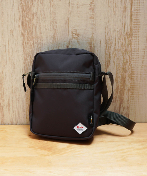Relate（リレート）の「Relate/CORDURA Pallet/縦型ｼｮﾙﾀﾞｰ（ショルダーバッグ・メンズ・ブラック/ネイビー/グレー/レッド/ブルー/グリーン/キャメル・ONE SIZE）」の17枚目の写真