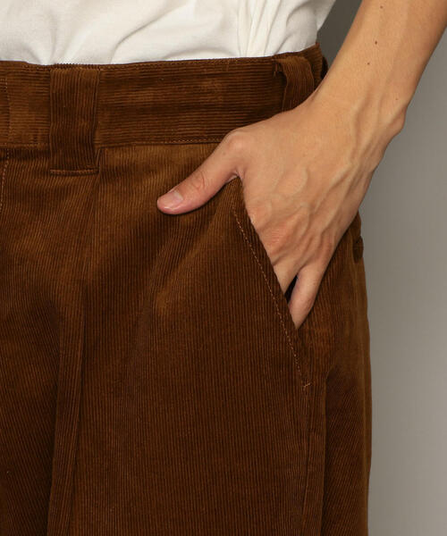 Dickies（ディッキーズ）の「別注 [ディッキーズ] SC Dickies GLR コーデュロイ 1プリーツ ワイド テーパード パンツ（その他パンツ・メンズ・ブラウン/ブラック/ダークグレー・32inch/28inch/30inch）」の15枚目の写真