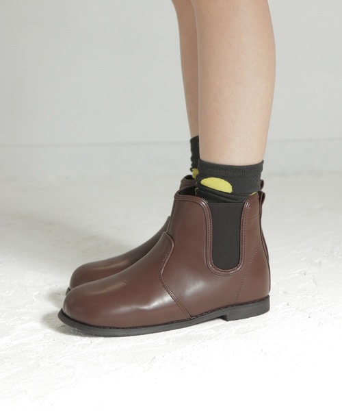 SOROTTO(ソロット)の「ファスナー付き サイドゴアブーツ(ブーツ・キッズ・ブラウン系その他/レッド/ブラック/ライトパープル/キャメル/ブルー/ブラック系その他/マスタード/ピンク/ライトブラウン/カーキ/ターコイズブルー/レオパード/アイボリー/ブラウン系その他2・22.0cm/21.0cm/18.0cm/20.0cm/16.0cm/19.0cm/17.0cm)」の1枚目の写真