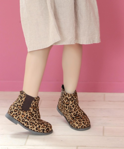 SOROTTO(ソロット)の「ファスナー付き サイドゴアブーツ(ブーツ・キッズ・ブラウン系その他/レッド/ブラック/ライトパープル/キャメル/ブルー/ブラック系その他/マスタード/ピンク/ライトブラウン/カーキ/ターコイズブルー/レオパード/アイボリー/ブラウン系その他2・22.0cm/21.0cm/18.0cm/20.0cm/16.0cm/19.0cm/17.0cm)」の15枚目の写真