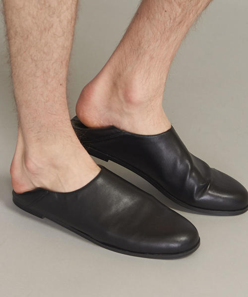 BEAUTY&YOUTH UNITED ARROWS（ビューティーアンドユースユナイテッドアローズ）の「【WEB限定】 by プレーン スリッポン（スリッポン・メンズ・ベージュ/ブラック・9/7/10/8）」の3枚目の写真