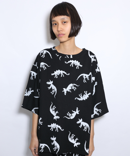 i(アイ)の「恐竜(大)プリントT(Tシャツ/カットソー・レディース・ホワイト/ブラック・フリ-)」の1枚目の写真