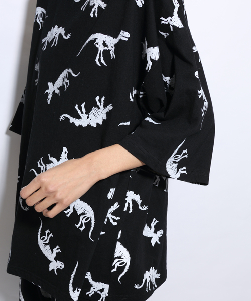 i(アイ)の「恐竜(大)プリントT(Tシャツ/カットソー・レディース・ホワイト/ブラック・フリ-)」の3枚目の写真