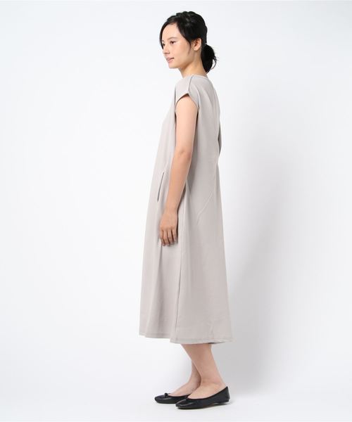 Cheek(チーク)の「カットジョーゼットワンピース(ワンピース・レディース・モスグリーン/ベージュ/キャメル・MEDIUM)」の5枚目の写真