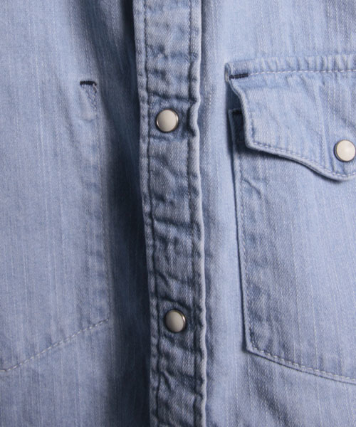 FACTOTUM（ファクトタム）の「FACTOTUM × MAGINE AMERICAN RAG CIE Limited edition ブリーチデニムシャツ∴（シャツ/ブラウス・メンズ・ライトインディゴブルー・46/48）」の4枚目の写真