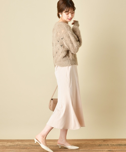 natural couture(ナチュラルクチュール)の「微光沢サテンゆるマーメイドスカート(スカート・レディース・ライトベージュ/ボルドー/その他1/その他2・FREE)」の5枚目の写真