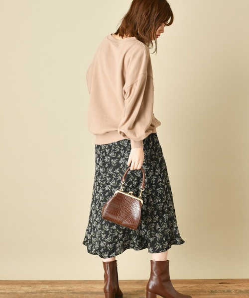 natural couture(ナチュラルクチュール)の「微光沢サテンゆるマーメイドスカート(スカート・レディース・ライトベージュ/ボルドー/その他1/その他2・FREE)」の17枚目の写真