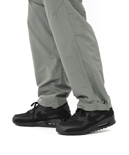 NIKE(ナイキ)の「AIR MAX 90 CN8490-003(スニーカー・メンズ・ブラック・24.5cm/25.5cm/26.5cm/27.5cm/28.5cm/30.0cm/31cm/24.0cm/25.0cm/26.0cm/27.0cm/28.0cm/29.0cm)」の3枚目の写真