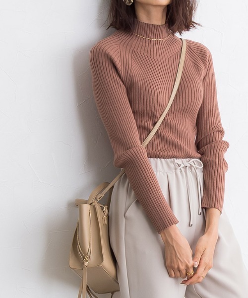 Pierrot（ピエロ）の「ストレッチリブハイネックニット（ニット/セーター・レディース・ブラック/アイボリー/モカ/ブルーグリーン/ブラウン/グレイッシュベージュ/イエロー/ピンク系その他/グリーン系その他・L/M）」の9枚目の写真