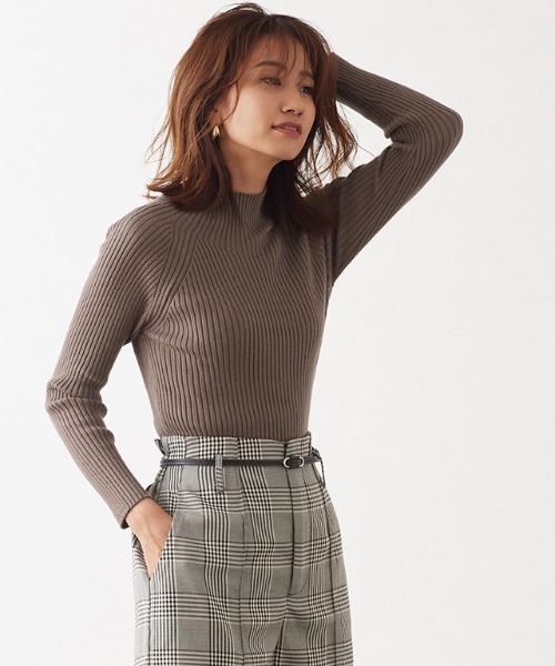 Pierrot（ピエロ）の「ストレッチリブハイネックニット（ニット/セーター・レディース・ブラック/アイボリー/モカ/ブルーグリーン/ブラウン/グレイッシュベージュ/イエロー/ピンク系その他/グリーン系その他・L/M）」の13枚目の写真