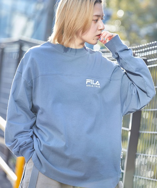 FILA（フィラ）の「FILA/フィラ 別注 フロント＆バックロゴ ビッグシルエットフットボール長袖Tシャツ/レディース（Tシャツ/カットソー・レディース・ホワイト/ブラック/モカ/グリーン系その他/グレイッシュベージュ/グレイッシュブルー・FREE）」の6枚目の写真