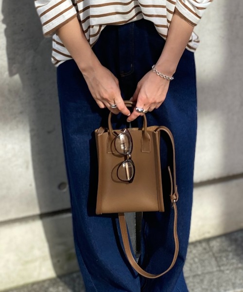 KOBE LETTUCE（コウベレタス）の「巾着付きスクエアショルダーミニバッグ（ショルダーバッグ・レディース・パープル/グレイッシュベージュ/ブラウン/ブラック/オリーブ・FREE）」の3枚目の写真