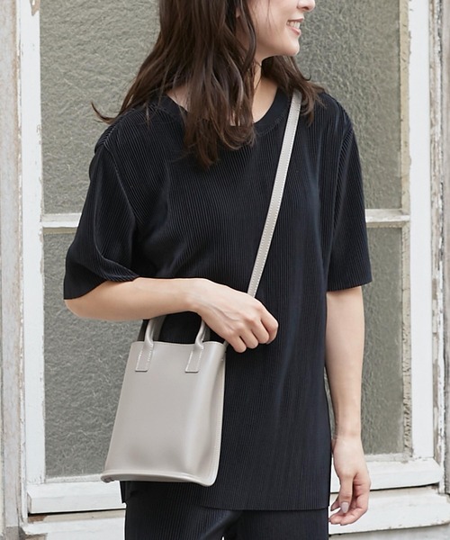 KOBE LETTUCE（コウベレタス）の「巾着付きスクエアショルダーミニバッグ（ショルダーバッグ・レディース・パープル/グレイッシュベージュ/ブラウン/ブラック/オリーブ・FREE）」の4枚目の写真