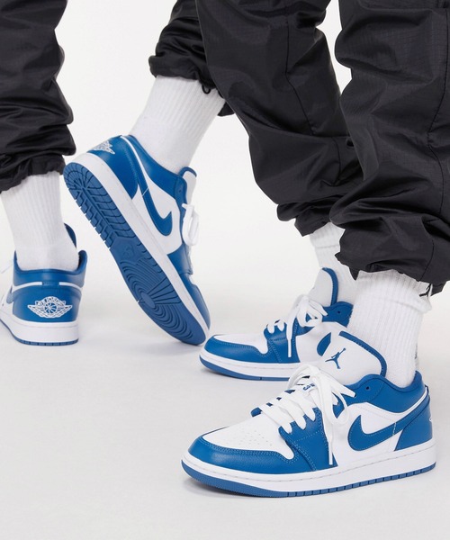 JORDAN BRAND（ジョーダンブランド）の「エア ジョーダン 1 LOW ウィメンズシューズ / Air Jordan 1 Low Women's Shoes＜22-29cm 展開＞（スニーカー・レディース・ブラック/レッド系その他/レッド系その他2/ホワイト/ホワイト系その他2/イエロー系その他/ブラック系その他2/オレンジ系その他2/グレー/イエロー系その他2/ホワイト系その他3/ロイヤルブルー/グリーン系その他2/プラチナム/ホワイト系その他5/グレー系その他/ホワイト系その他4/オレンジ系その他3/パープル/ブラック系その他4/グリーン/ホワイト系その他6/ブルー系その他2/ブラウン系その他/パープル系その他2/グレー系その他3/ホワイト系その他7/ホワイト系/クリーム/ホワイト系1/ホワイト系2/ブラック系その他/ホワイト系3/ホワイト系4/ブラウン系その他3/ホワイト系5/カーキ系/ホワイト系6・22/28.5/29/23/27.5/25.5/26/23.5/24/26.5/28/22.5/27/24.5/25）」の4枚目の写真