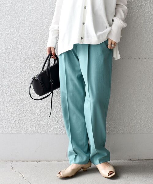 SHIPS（シップス）の「リサイクルポリエステルタックパンツ◆（その他パンツ・レディース・ベージュ/ダークブルー/グリーン・36/38/40）」の22枚目の写真