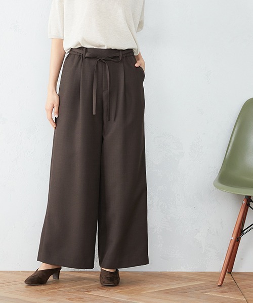 COMME CA ISM(コムサイズム)の「★TV媒体着用商品★ ウエストリボン付 セミワイドパンツ(その他パンツ・レディース・レンガ/ダークブラウン/ベージュ・SMALL/MEDIUM/LARGE/X-LARGE/X-SMALL)」の2枚目の写真