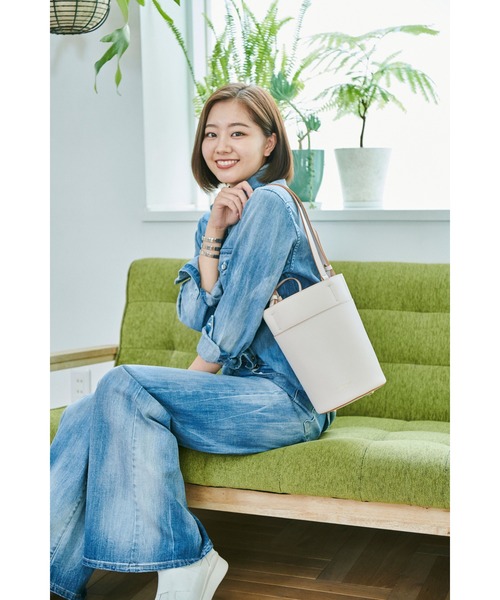 COCCINELLE(コチネレ)の「《COCCINELLE/コチネレ》GARCONNE COWHIDE(ショルダーバッグ・レディース・イエロー/ブラウン/ブラック/ホワイト・FREE)」の5枚目の写真