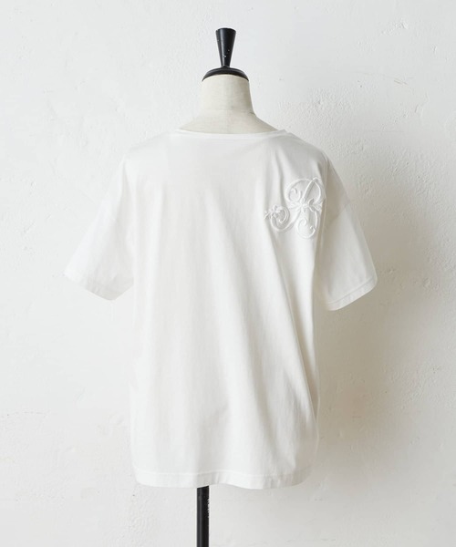 BEARDSLEY（ビアズリー）の「イニシャル刺繍Tシャツ（Tシャツ/カットソー・レディース・ホワイト/ブラック・FREE）」の5枚目の写真
