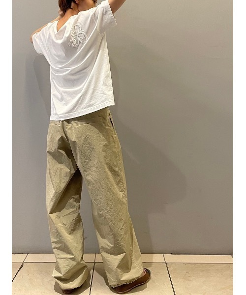 BEARDSLEY（ビアズリー）の「イニシャル刺繍Tシャツ（Tシャツ/カットソー・レディース・ホワイト/ブラック・FREE）」の8枚目の写真