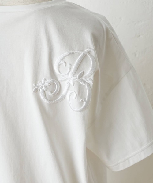 BEARDSLEY（ビアズリー）の「イニシャル刺繍Tシャツ（Tシャツ/カットソー・レディース・ホワイト/ブラック・FREE）」の13枚目の写真