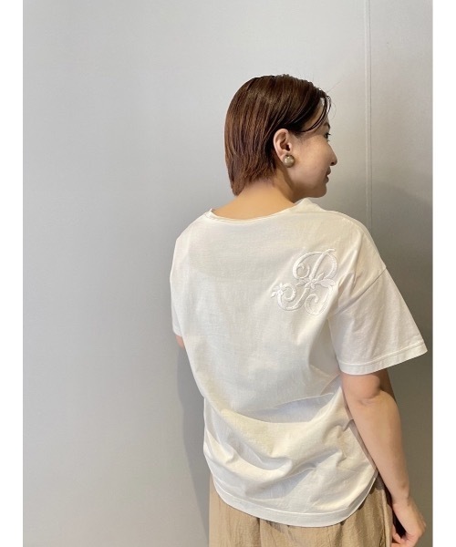 BEARDSLEY（ビアズリー）の「イニシャル刺繍Tシャツ（Tシャツ/カットソー・レディース・ホワイト/ブラック・FREE）」の19枚目の写真