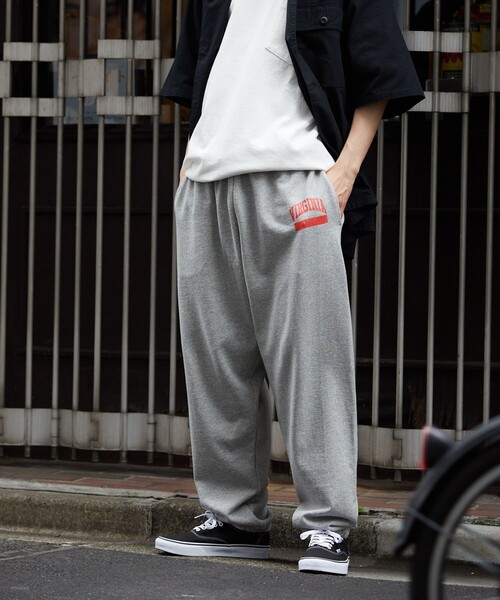 FREAK'S STORE（フリークスストア）の「カレッジロゴ スウェットパンツ/イージーパンツ（その他パンツ・メンズ・オフホワイト/ブラック/モスグリーン/ネイビー・MEDIUM/LARGE）」の2枚目の写真