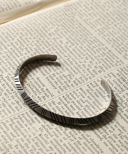 SPINNS（スピンズ）の「シンプルデザイン バングル（バングル/リストバンド・メンズ・シルバー・ONESIZE）」の2枚目の写真