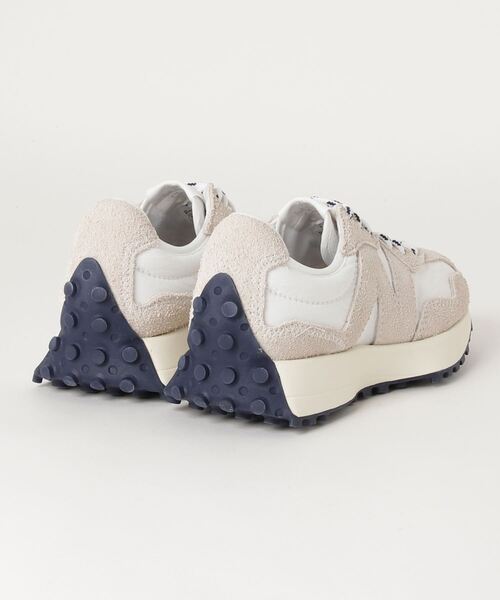 NEW BALANCE（ニューバランス）の「MS327（スニーカー・メンズ・アイボリー/ブラック×グレー・27.5cm/23.5cm/25.0cm/28.0cm/26.5cm/27.0cm/26.0cm/22.5cm/28.5cm/29.0cm/24.5cm/25.5cm/24.0cm/23.0cm）」の4枚目の写真