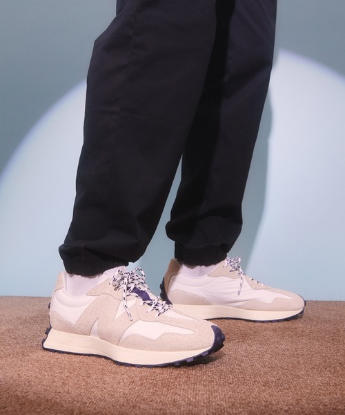 NEW BALANCE（ニューバランス）の「MS327（スニーカー・メンズ・アイボリー/ブラック×グレー・27.5cm/23.5cm/25.0cm/28.0cm/26.5cm/27.0cm/26.0cm/22.5cm/28.5cm/29.0cm/24.5cm/25.5cm/24.0cm/23.0cm）」の6枚目の写真